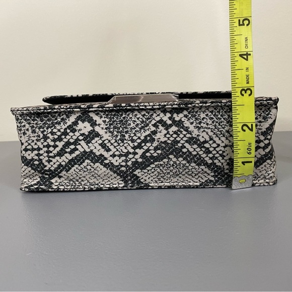 NWT Kendall + Kylie Snake Skin Print Grey Cross Body Purse - Picture 7 of 16